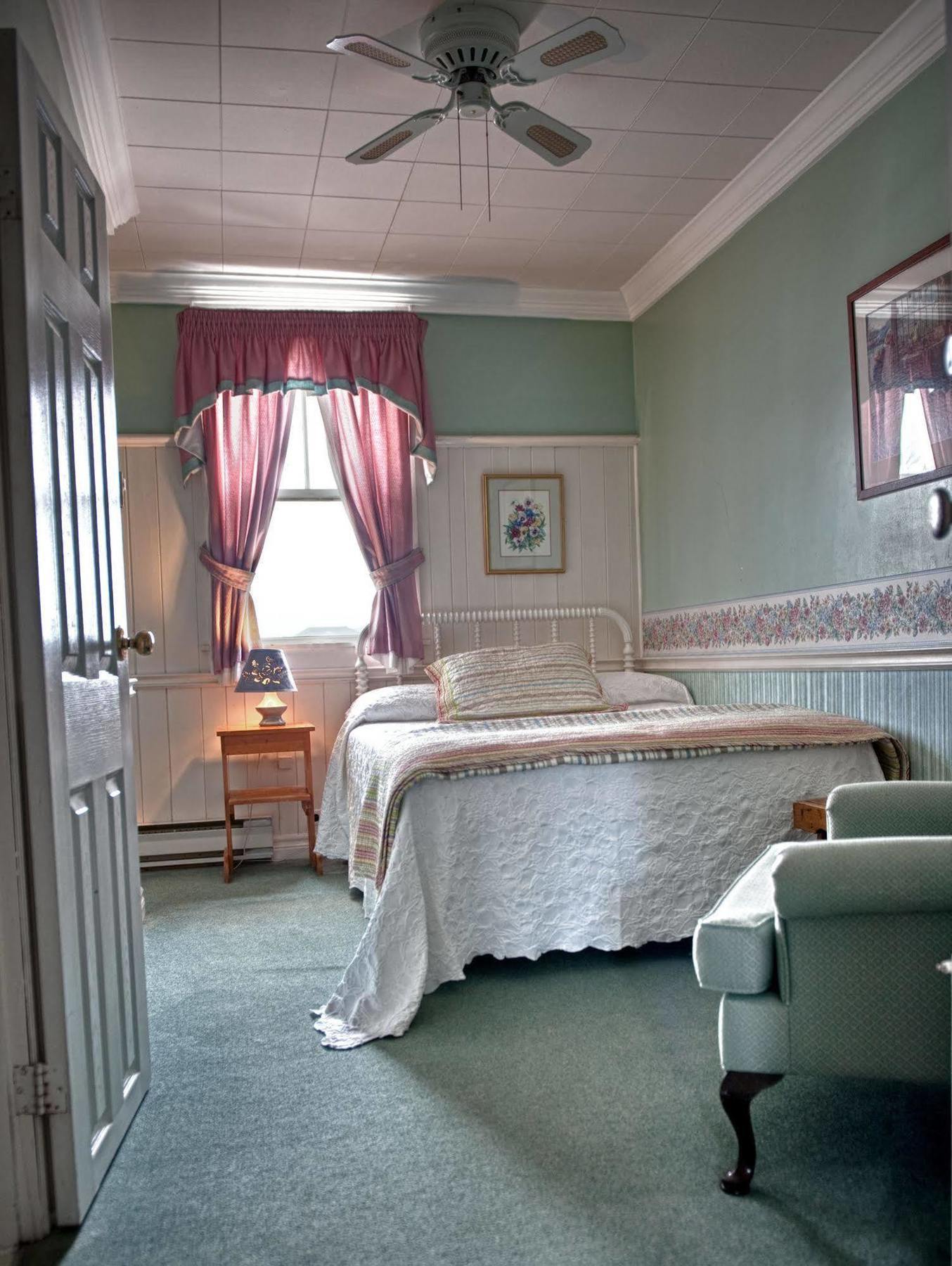 Telegraph House Motel Baddeck Inlet Exteriér fotografie