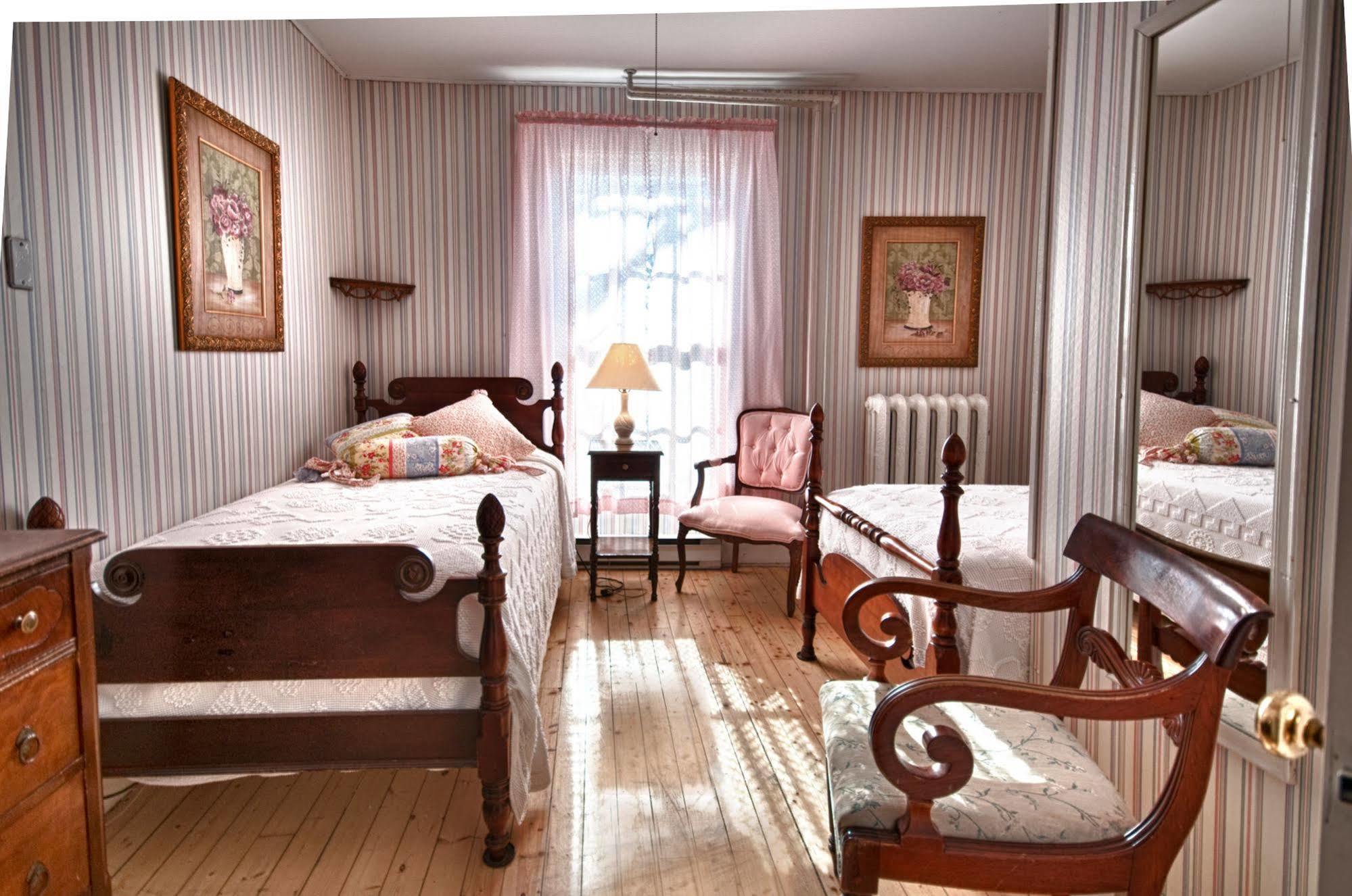Telegraph House Motel Baddeck Inlet Exteriér fotografie